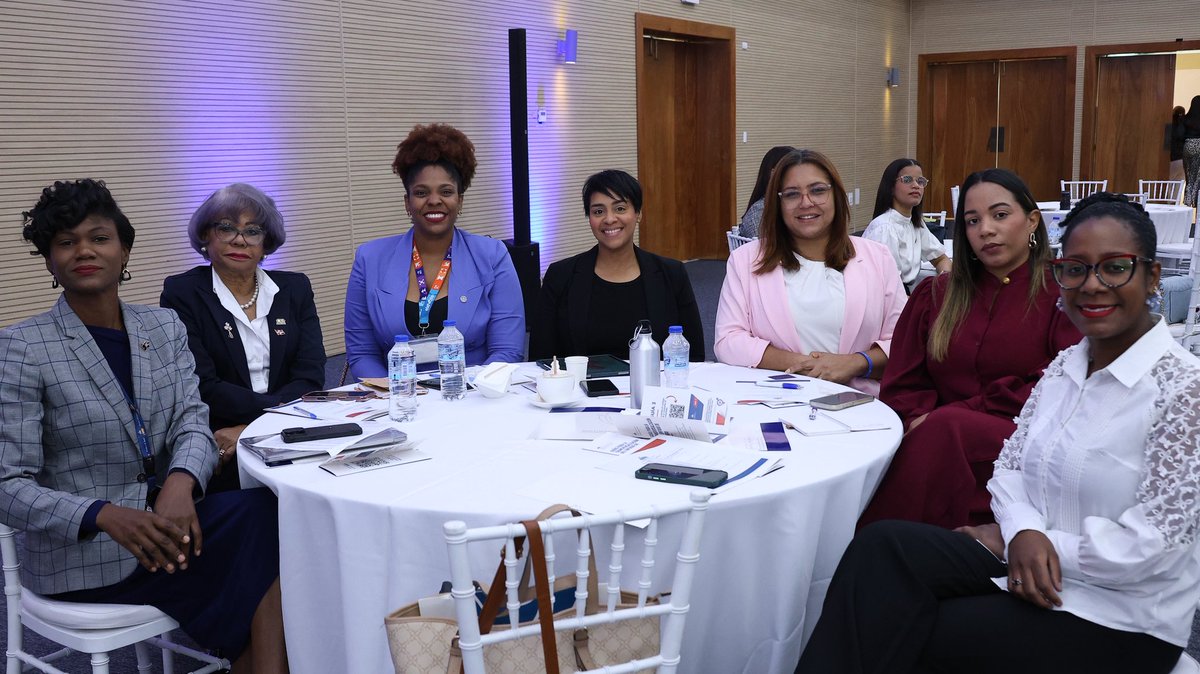 MMujerRD's tweet photo. 💡 Desde el Ministerio de la Mujer brindamos asistencia técnica y acompañamiento especializado a 113 Unidades de Igualdad de Género, fortaleciendo su trabajo dentro de la gestión pública.
#MMujerRD #UIG #IgualdadDeGénero https://t.co/nL7qzPEriB