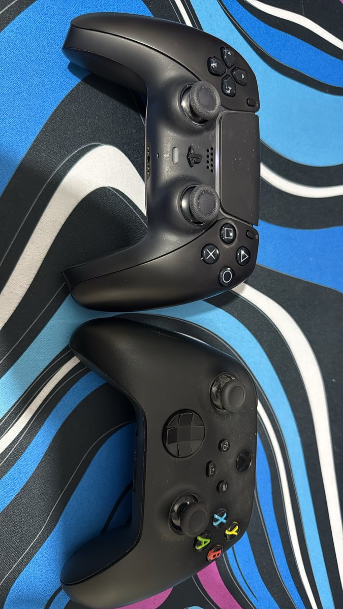 Maximot0rres's tweet photo. @GonzaCavs6 Casualmente tengo los dos y el de ps5 es mas grande, pero seguro el ultimo que tuviste fue el de ps3 y xbox 360 https://t.co/v06inBESst