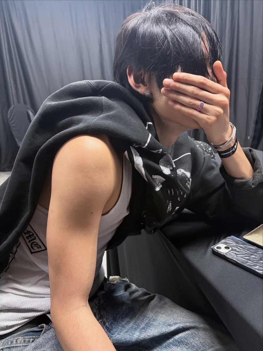 kkkalqpxvx's tweet photo. 익숙함에 속아 이 날 종수님을 잊지말자 https://t.co/J1vLkCUA8L