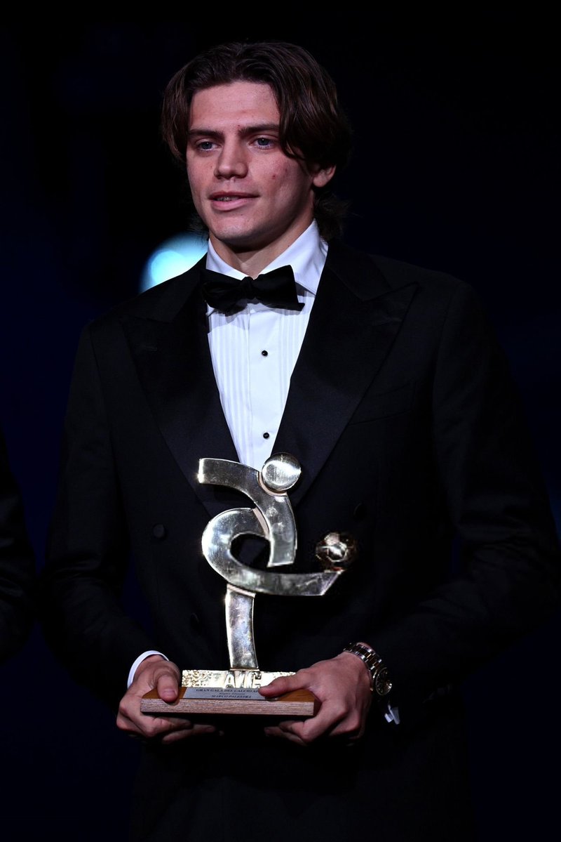 TheBlueDodger's tweet photo. Serie A's best defender of the year. 🔥🏆

#CFC https://t.co/APiSAWUnfC