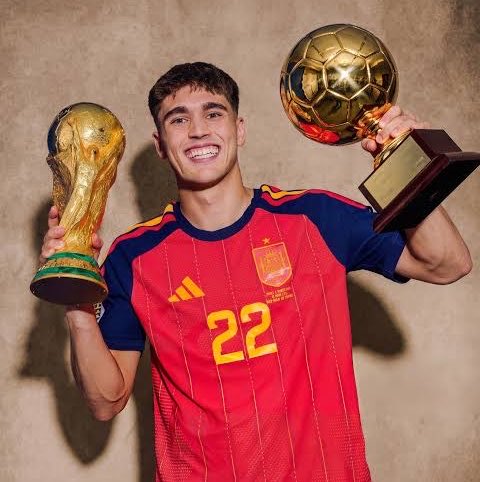 MateoSolerFCB's tweet photo. MI CANTERANO / EL TUYO 😂

NO SOMOS IGUALES. https://t.co/m05bs8GfRe