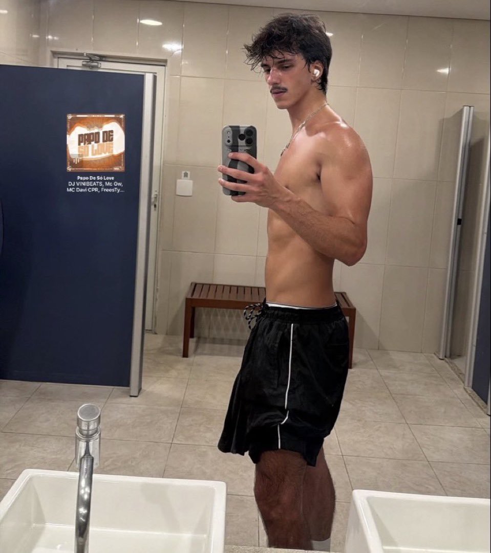 crybeitsover_'s tweet photo. Mds que macho lindo pqp https://t.co/dyK7iZKjbn