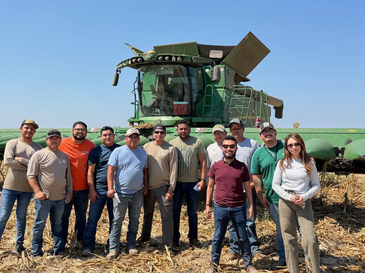 ConsulMexLir's tweet photo. Continuamos las actividades de la XVIII Semana de Derechos Laborales con una visita a DeLine Farms. Acercamos información y apoyamos a las y los trabajadores que impulsan a nuestra comunidad. ¡Agradecemos su cálido recibimiento! 🤝💼 https://t.co/auawrYLjXJ