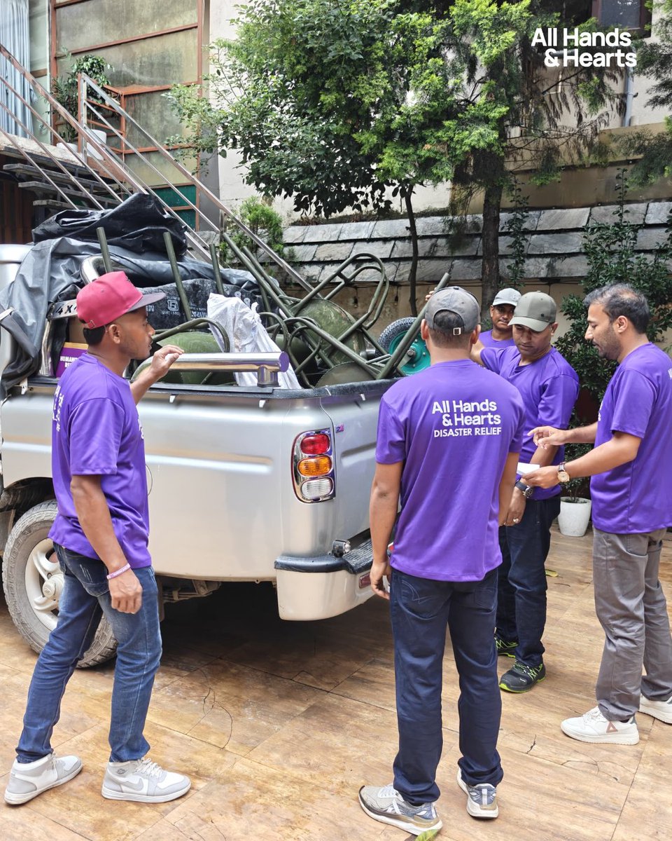AllHandsHearts's tweet photo. 🇳🇵 We delivered essential cleanup gear in Galchi rural municipality in Nepal, including 4 wheelbarrows, 6 shovels, 6 pairs of gumboots, 12 pairs of rubber gloves, and 2 boxes of masks to support the team as they clear away debris and create a safer environment for the community that is currently staying there.