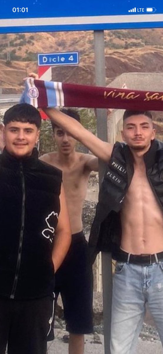 _serxwebun's tweet photo. Şunlara biraz arpa saman verin lan ne bu hal 😂 https://t.co/nhQyDgvRnL