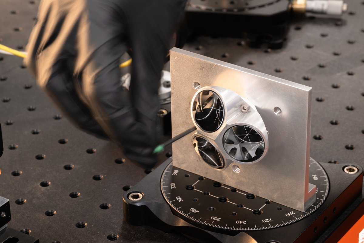 vast's tweet photo. We design and manufacture laser retroreflector arrays in-house for Haven-1. Each array has three corner-cube retroreflectors mounted to an aluminum hub that reflect light back to visiting spacecraft, providing range and orientation during rendezvous and docking. https://t.co/6BtdvXNHCd