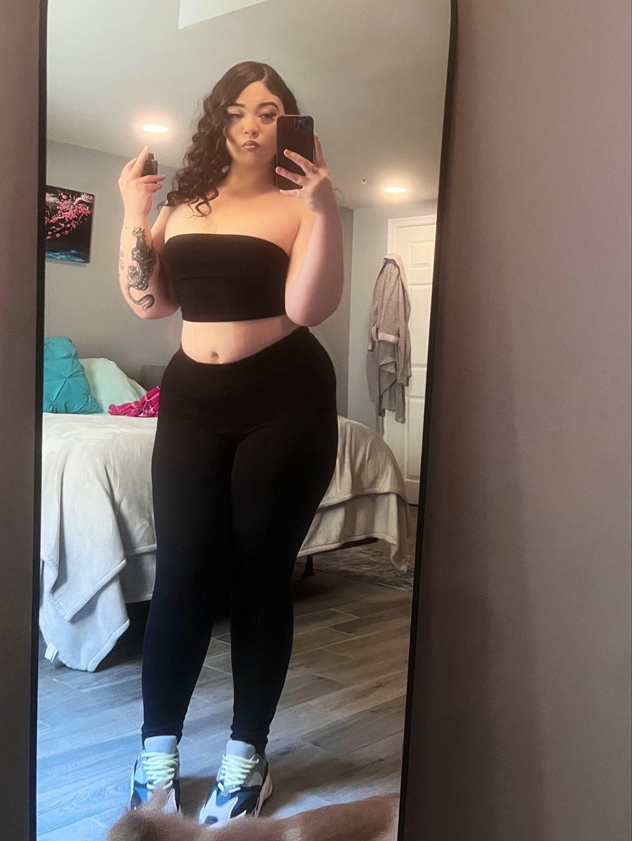 PhatBootyKaylaa's tweet photo. Hurts being this pretty with no man 🥲🤕..

#Baddie #thickass #college #nsfwtwtًً #chudai #Chudaï #buyingcontent𝗠𝗘 #paypig #seller #pretty #content #thick #wallet #findom #boyfriendless #single #feetfinder https://t.co/fLdNVtFoY0