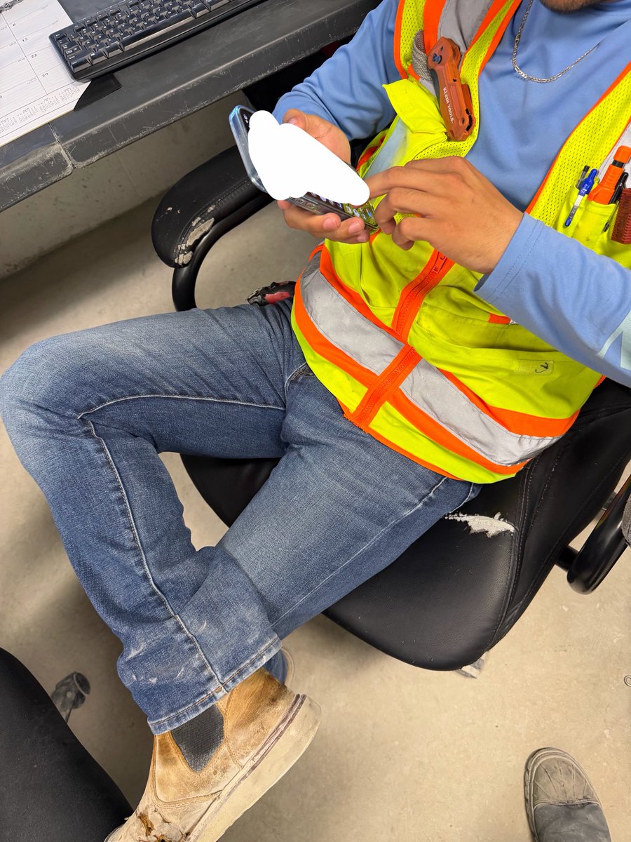 BBCtradieTX's tweet photo. @realmenbulges Just took that at work lol https://t.co/FabuMef4Fz