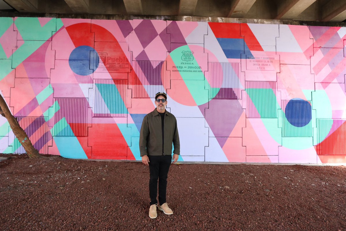 pepechedrauimx's tweet photo. 🎨🏙️ De la mano de #TeddyKelly y la @BUAPoficial, impulsamos la intervención artística del puente de Prolongación 14 Sur y Bulevar Capitán Carlos Camacho Espíritu, convirtiendo este muro en un espacio para el arte, la inspiración y la creatividad.
Con #ConéctateEmprendedor promovemos el talento de las nuevas generaciones e impulsamos proyectos que dejan una huella en #LaCapitalImparable🪽