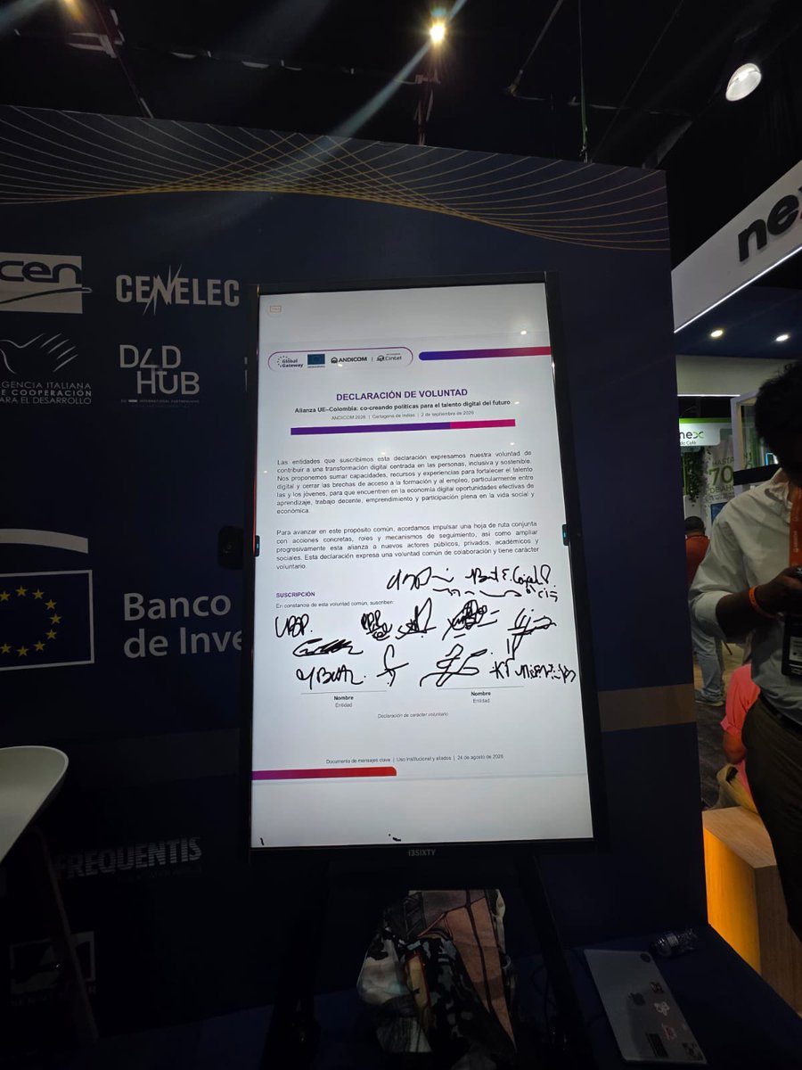 OITAndina's tweet photo. En #ANDICOM2026, Melva Díaz de #OIT participó en el panel Alianza @UEenColombia y 🇨🇴sobre talento digital.

Un espacio para dialogar desde la pertinencia de la formación para el tránsito al empleo digno. ✍🏻Cerró con la firma del Pacto por la Alianza Digital y futuro del trabajo🔝 https://t.co/Jj2IiyGUkC