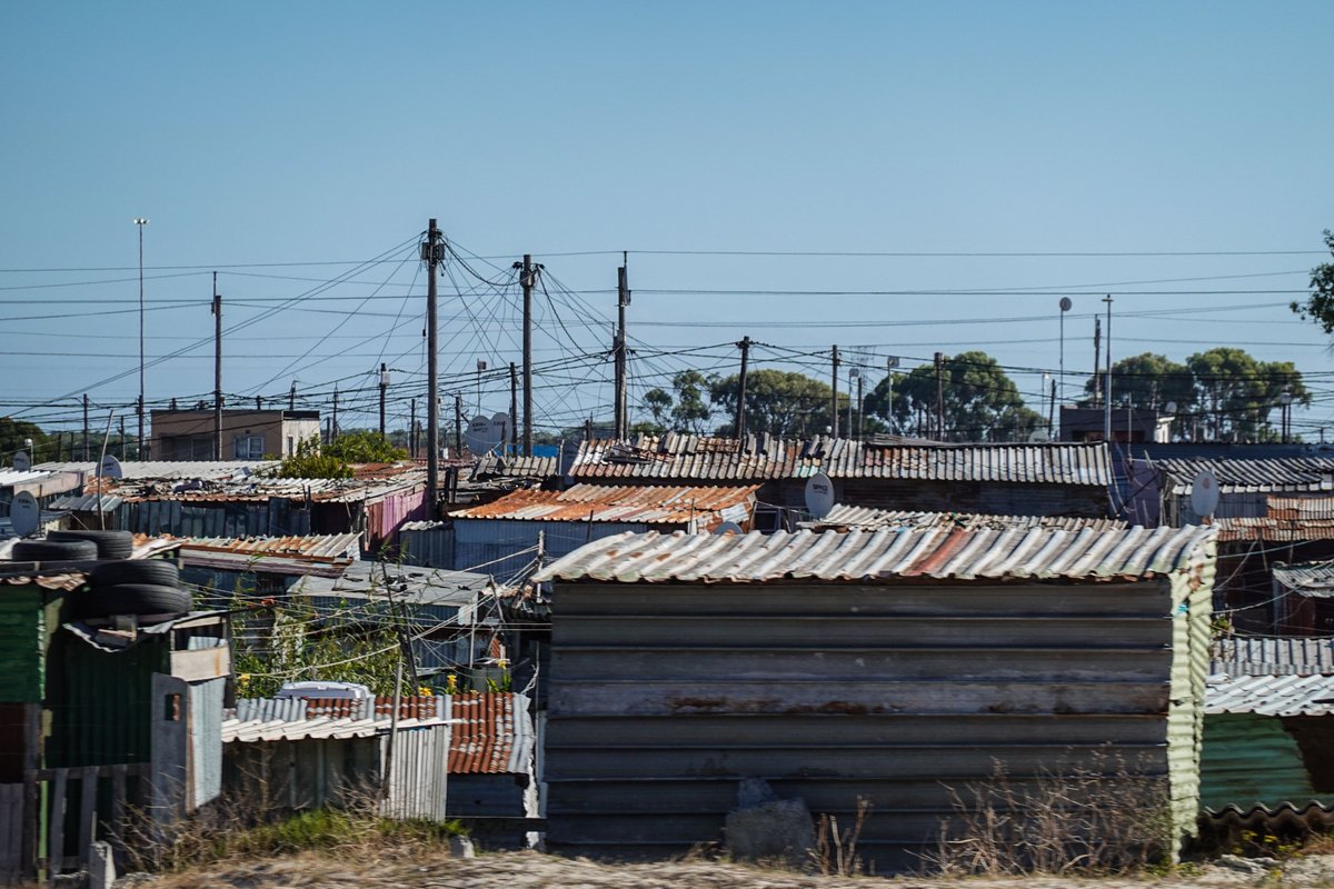 ESCRNet's tweet photo. South Africa’s proposed eviction law could weaken protections against eviction and homelessness while expanding the criminalization of land and housing occupation. We’re concerned about its effects on Black lives.  
Read our joint submission ↓

https://t.co/Dj0kWspcCV https://t.co/snJxxEfVmG