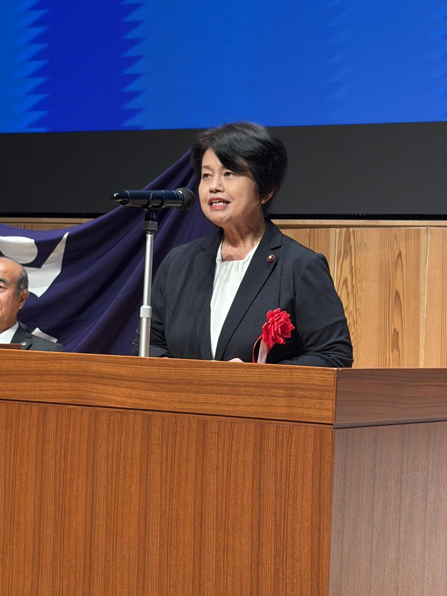 k_tsuji's tweet photo. 豊島区民スポーツ大会総合開会式が2日開催され、谷都議、公明党区議団と参加。

席上、スポーツ表彰式が行われ、夏季デフリンピック競技大会東京2025で活躍した選手3名も受賞され、壇上には、手話通訳者も2名派遣されていました。

生涯スポーツ功労者表彰を受賞された皆様もおめでとうございます！ https://t.co/FOVvlC870K