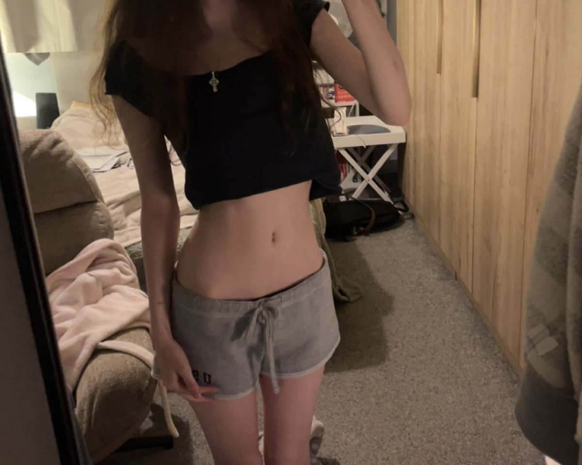 icouldntfindyou's tweet photo. i mostly starve myself for looks, but part of me likes that people worry and care about me, it kind of makes me want to get sicker https://t.co/XMREjqgUaj