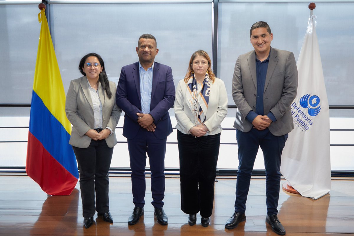 DefensoriaCol's tweet photo. La Defensora del Pueblo, @MarnIris, se reunió con el gobernador de Nariño, Luis Alfonso Escobar (@LuisAlfonsoEsc), para dialogar sobre la situación de los derechos humanos en el departamento y los retos que enfrenta la región.

Durante la conversación se abordaron asuntos relacionados con la protección de las comunidades en situación de vulnerabilidad, la seguridad en las zonas rurales y la necesidad de fortalecer la articulación institucional para avanzar en la garantía efectiva de derechos.

La Defensora reiteró su compromiso de acompañar a las autoridades locales frente a los escenarios de riesgo que afectan al territorio nariñense.