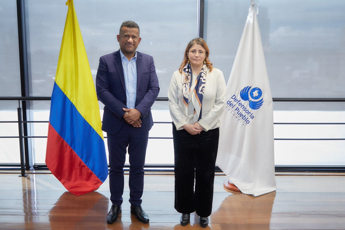 DefensoriaCol's tweet photo. La Defensora del Pueblo, @MarnIris, se reunió con el gobernador de Nariño, Luis Alfonso Escobar (@LuisAlfonsoEsc), para dialogar sobre la situación de los derechos humanos en el departamento y los retos que enfrenta la región.

Durante la conversación se abordaron asuntos relacionados con la protección de las comunidades en situación de vulnerabilidad, la seguridad en las zonas rurales y la necesidad de fortalecer la articulación institucional para avanzar en la garantía efectiva de derechos.

La Defensora reiteró su compromiso de acompañar a las autoridades locales frente a los escenarios de riesgo que afectan al territorio nariñense.