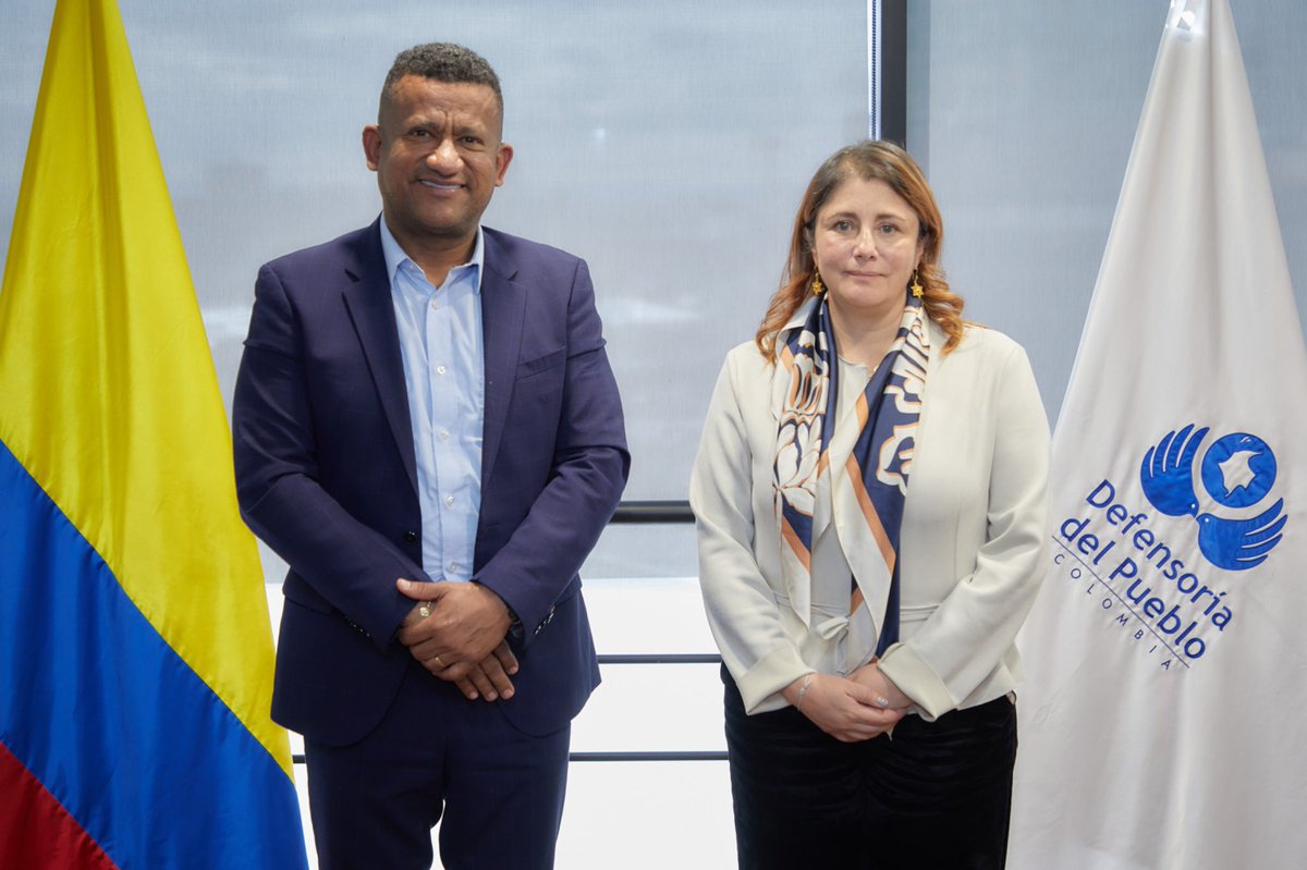 DefensoriaCol's tweet photo. La Defensora del Pueblo, @MarnIris, se reunió con el gobernador de Nariño, Luis Alfonso Escobar (@LuisAlfonsoEsc), para dialogar sobre la situación de los derechos humanos en el departamento y los retos que enfrenta la región.

Durante la conversación se abordaron asuntos relacionados con la protección de las comunidades en situación de vulnerabilidad, la seguridad en las zonas rurales y la necesidad de fortalecer la articulación institucional para avanzar en la garantía efectiva de derechos.

La Defensora reiteró su compromiso de acompañar a las autoridades locales frente a los escenarios de riesgo que afectan al territorio nariñense.