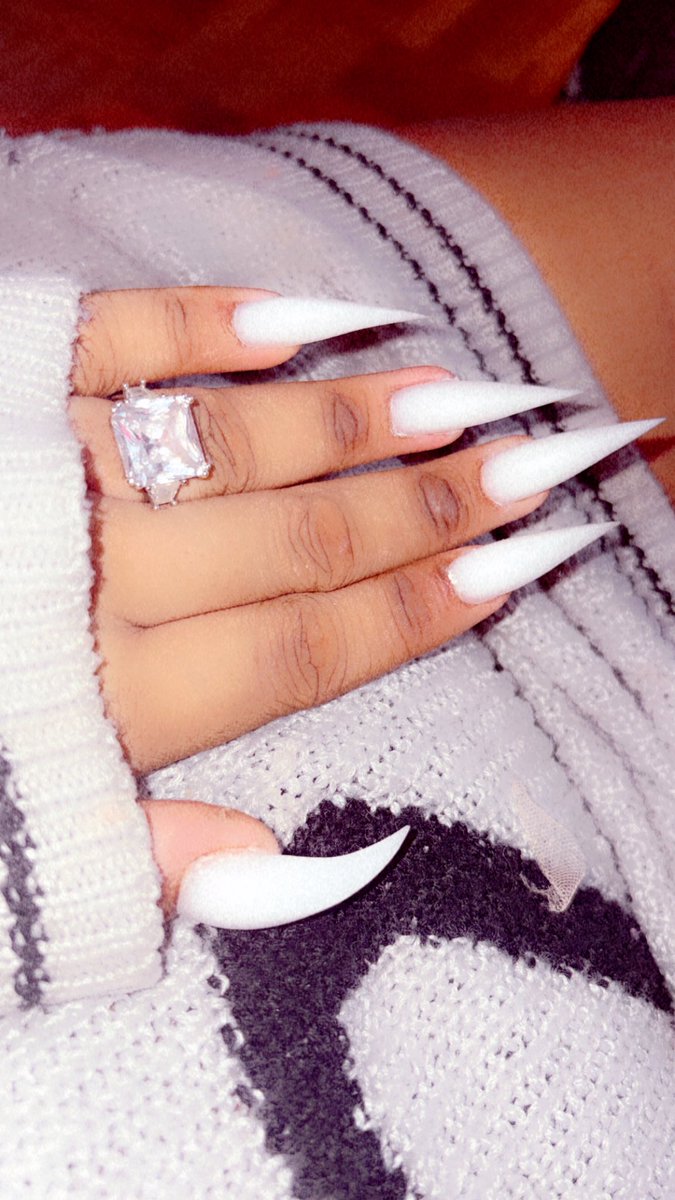 VALSYNCLAIRE's tweet photo. Something about long witch nails😩💋🤍 (excuse my dry cuticles...) 👁️👁️ https://t.co/vsEgIFjV8W