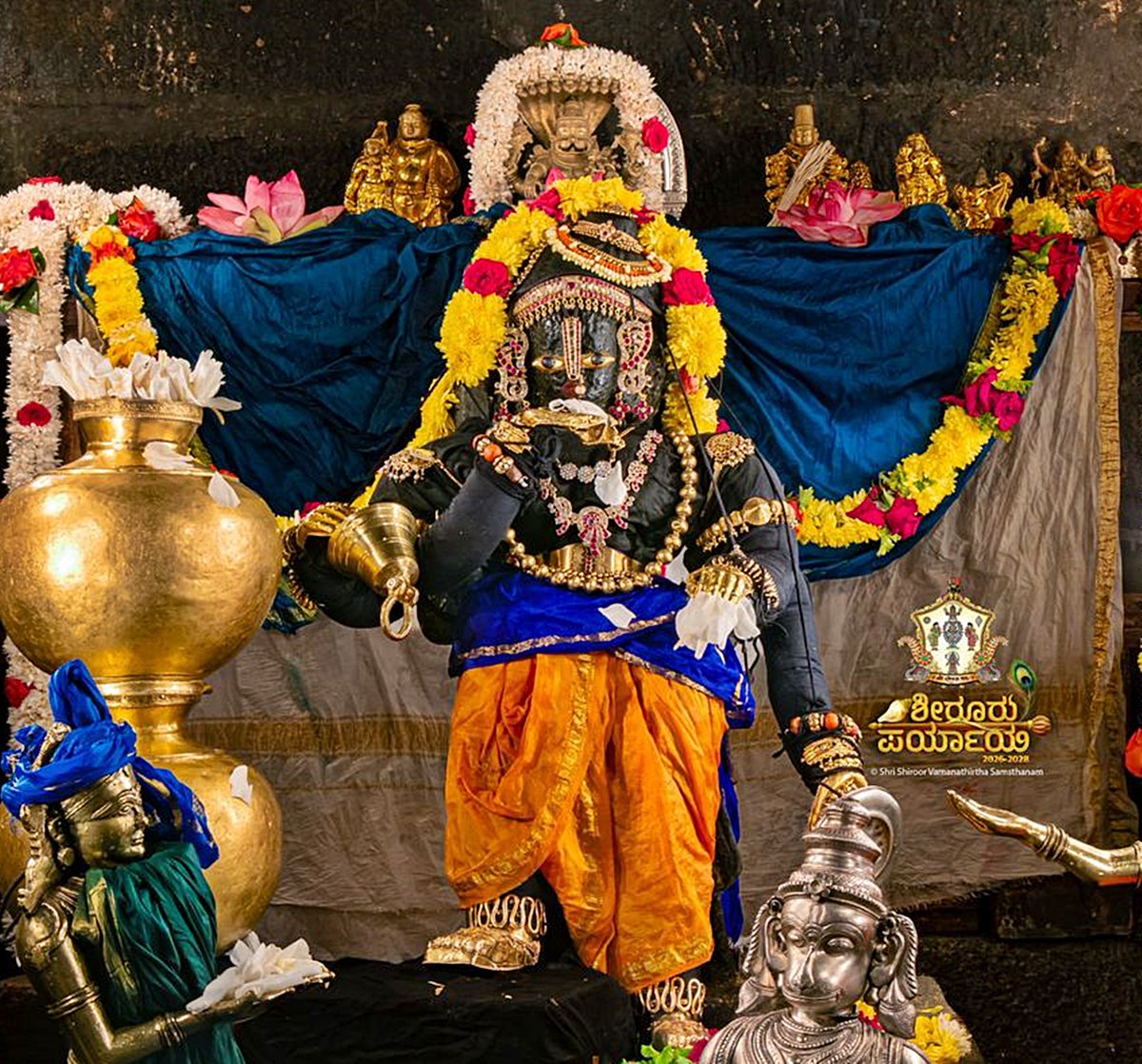 SriKrishnaUdupi's tweet photo. Shri SHIROOR PARYAYA 02 Sep 2026.
ಉಡುಪಿ ಶ್ರೀ ಕೃಷ್ಣದೇವರಿಗೆ ನವನೀತಚೋರ ಬಾಲಕೃಷ್ಣಅಲಂಕಾರ.
NAVANEETHACHORA BALAKRISHNA Alankara. 
Alankara &amp; Maha Pooja By Shri Vedavardhana Theertha Swamiji, Sri Shiroor Matha (PARYAYA MATHA).
Follow us @ https://t.co/tz0XLx5UMN https://t.co/dWZZsbbdwM
