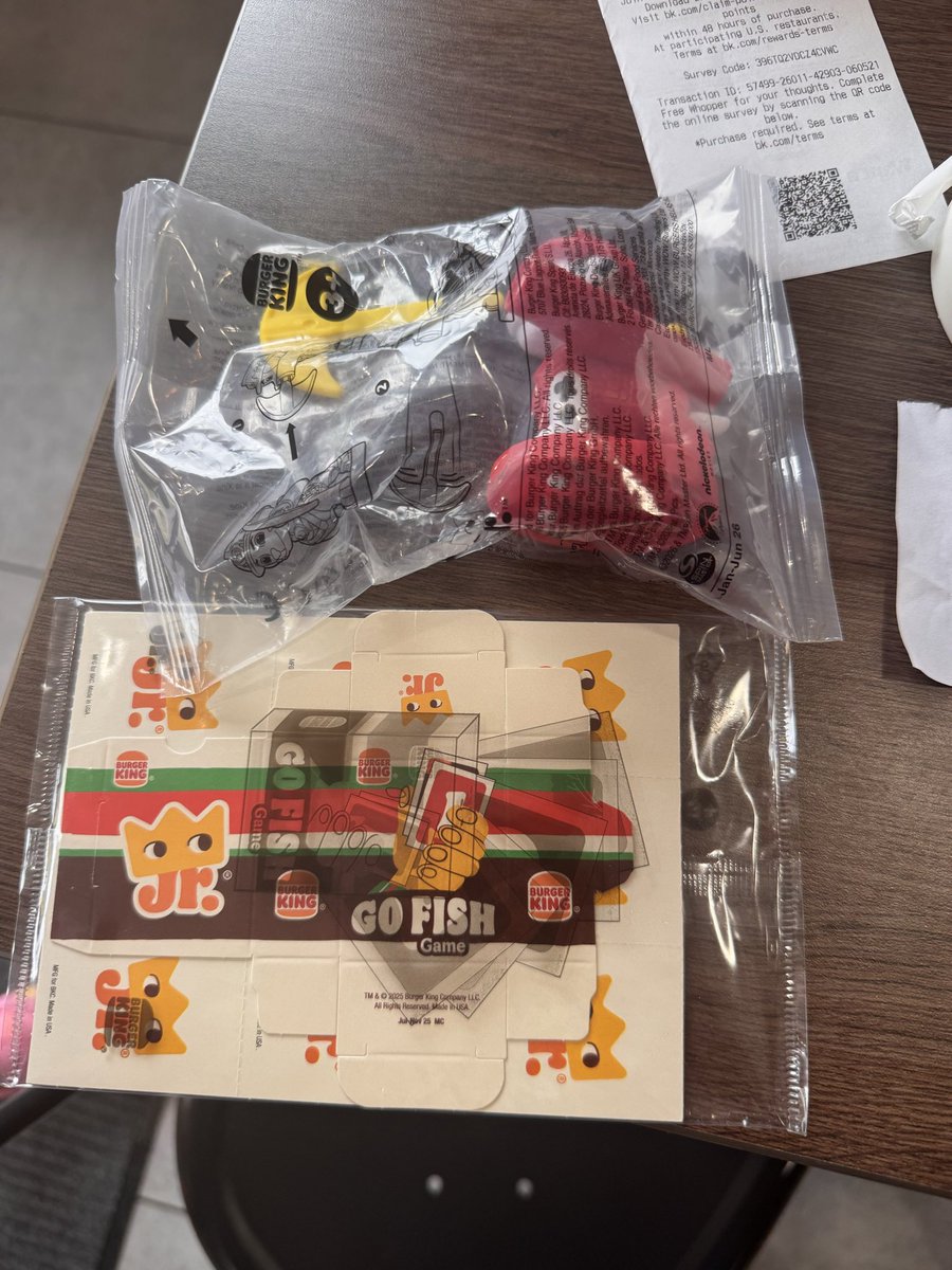 VarSiTYR3D's tweet photo. @BurgerKing These are the toys they gave us and told us to purchase the power up pack to get the DBZ toys https://t.co/mdd13xkVcR