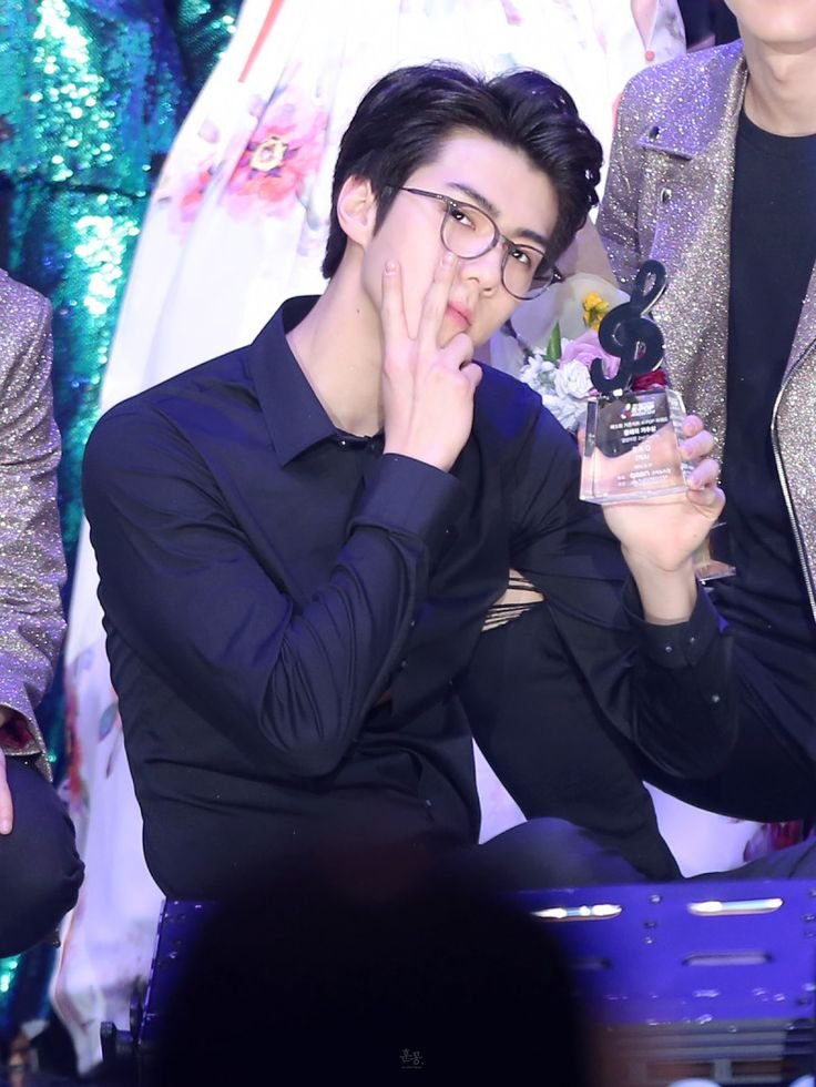 ohsehunwife04's tweet photo. 이날 오세훈 누가 이김? https://t.co/kxIDx2P1xR