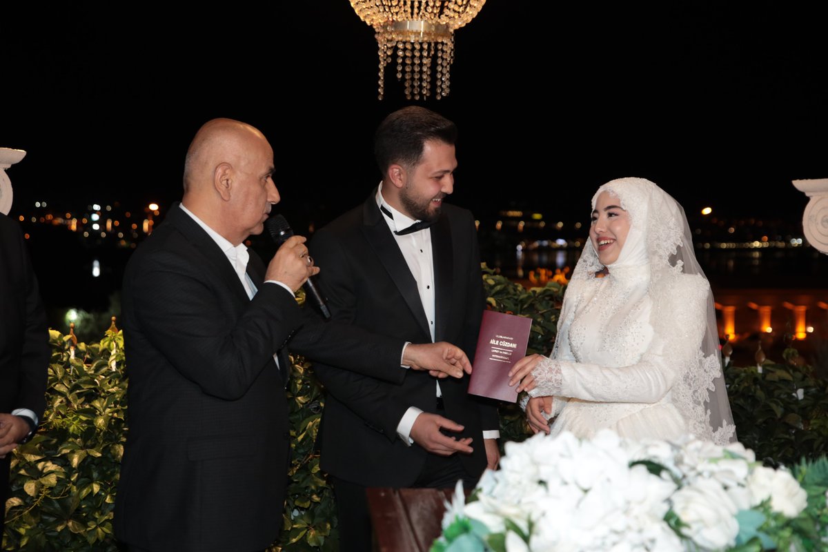 afsinbeyvakfi's tweet photo. VAKFIMIZ DENETİM KURULU BAŞKANI SÜLEYMAN DEMİR’İN OĞLU İSMAİL İLKER MUHTEŞEM BİR DÜĞÜNLE DÜNYA EVİNE GİRDİ
Prof. Dr. Vahit Kirişci, Demir Ailesinin Mutluluklarına Ortak Oldu.
Bizler de İsmail İlker Demir ile Zekiye Nur Demir çiftine ömür boyu sağlık, huzur ve mutluluk diliyoruz. https://t.co/4pbCW7PcOW