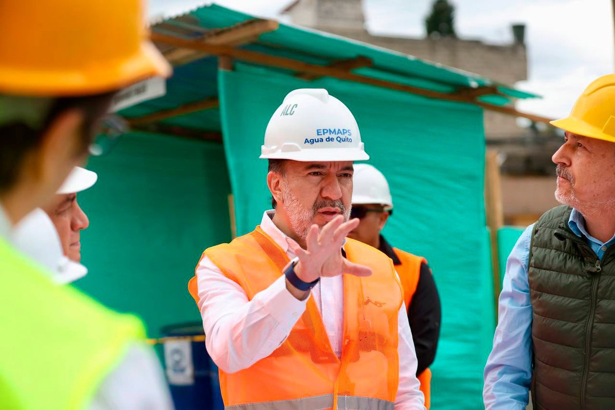 pabelml's tweet photo. Hoy recorrí la Unidad Metropolitana de Salud Sur para verificar cómo avanza la construcción de su Hospital del Día.

Después de 20 años, este espacio empieza a convertirse en una realidad para miles de familias del sur. https://t.co/oNoU80yQHy