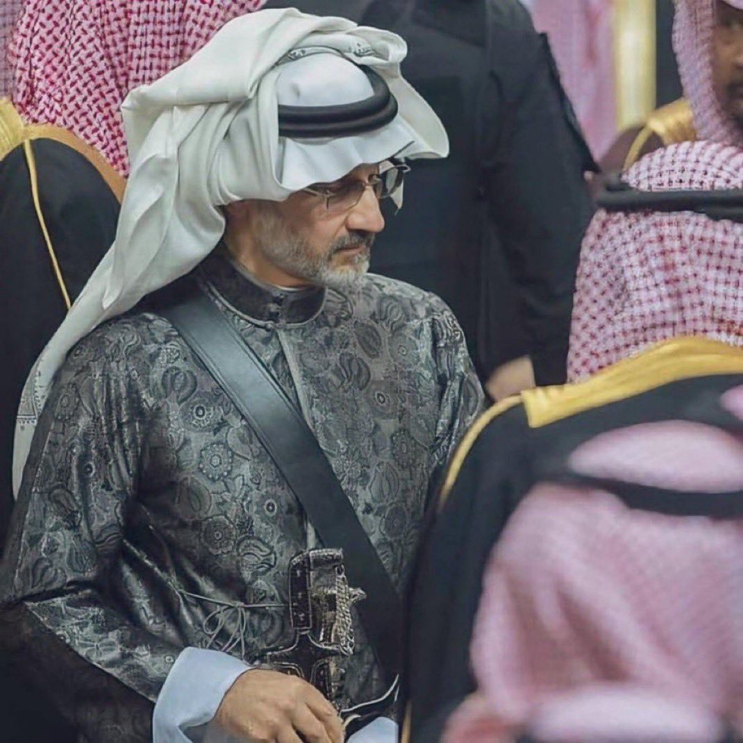hamdanalsolami's tweet photo. يذمـك اللـي عـاجـزٍ عـن دروبـك

لا فاعـل فـعـلـك ولاهـو مجنّبـك @Alwaleed_Talal https://t.co/Qiz5a05t9U
