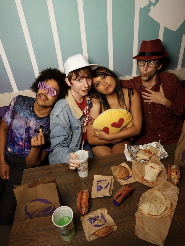 bunchofupdates's tweet photo. 🚨bunch of friends is officially partnered with #TACOBELL https://t.co/zBhCVUlccS