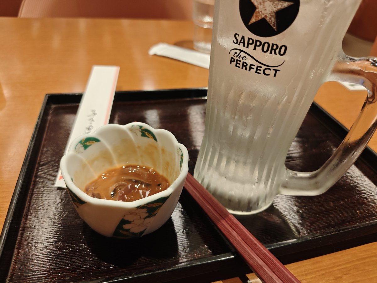cat_nichika's tweet photo. 朝から塩辛あてにしてレモンサワーが最強 https://t.co/v0MfzQ6YJq
