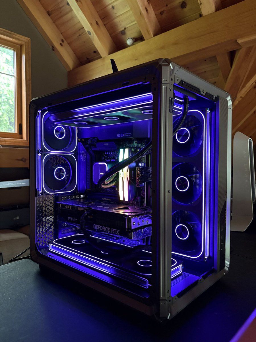 CygarsTV's tweet photo. Huge shout out to @FPS_Reese for the custom built PC. My guy took the time to answer all of my questions and configure a custom PC that was a blend of aesthetics and performance. Everything from the communication, packaging and customer service, and custom optimization was A+++ https://t.co/q3R99MY0jF