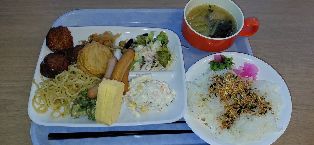 taneichi15's tweet photo. #高知 へ滞在中 #東横INN高知 に宿泊。最後の #朝食 を摂取。#味噌汁 #ソーセージ #ミニハンバーグ #切干大根 #オクラツナ和え #生姜入り平天 #マカロニサラダ #ポテサラ でした。今日も朝から良い感じに腹が満たされました。
#高知グルメ
#高知朝食
#東横INN
#朝食ビュッフェ
#朝食無料
# https://t.co/KFKk537OXU