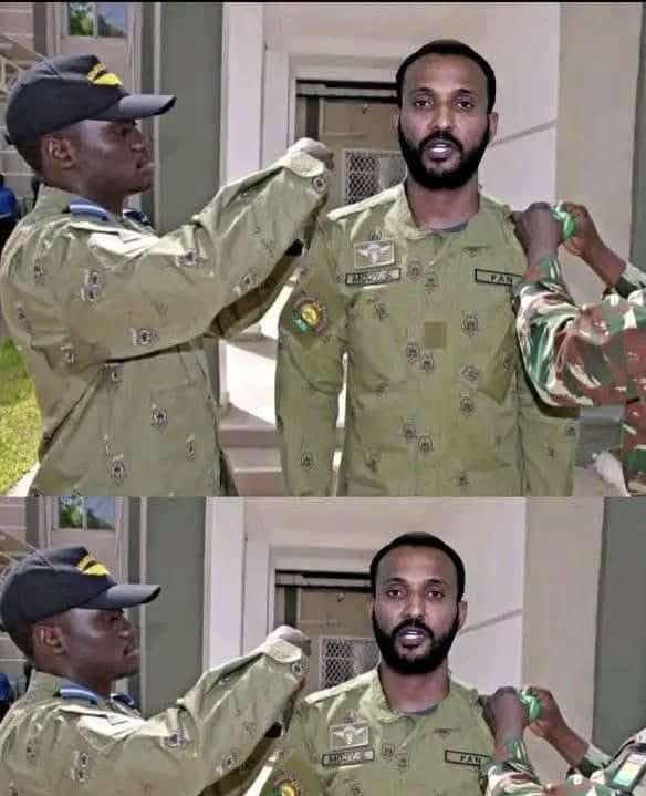 lemedia100filtr's tweet photo. 🇳🇪 NIGER | Le Capitaine Roger Gabriel promu Général après un acte héroïque

Le Capitaine Roger Gabriel aurait été directement élevé au grade de Général, après s’être illustré en portant secours au Général Abdourahamane Tchiani.

Un geste présenté comme déterminant et héroïque, qui lui aurait valu cette promotion exceptionnelle au sein des forces armées nigériennes. 🇳🇪🪖