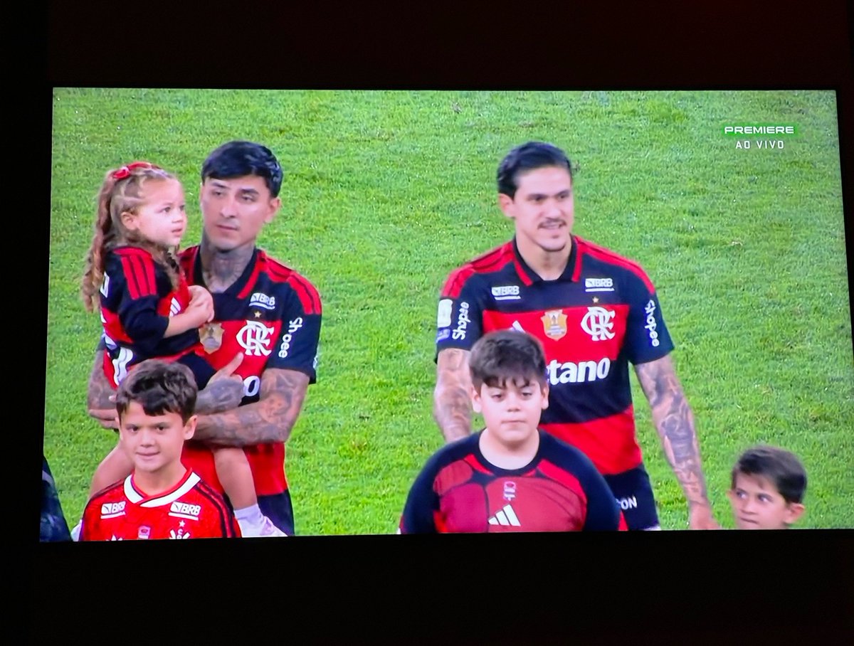gnabpoems's tweet photo. o Erick com a Diana 💌 #FLAxMIR https://t.co/87zaT32L01