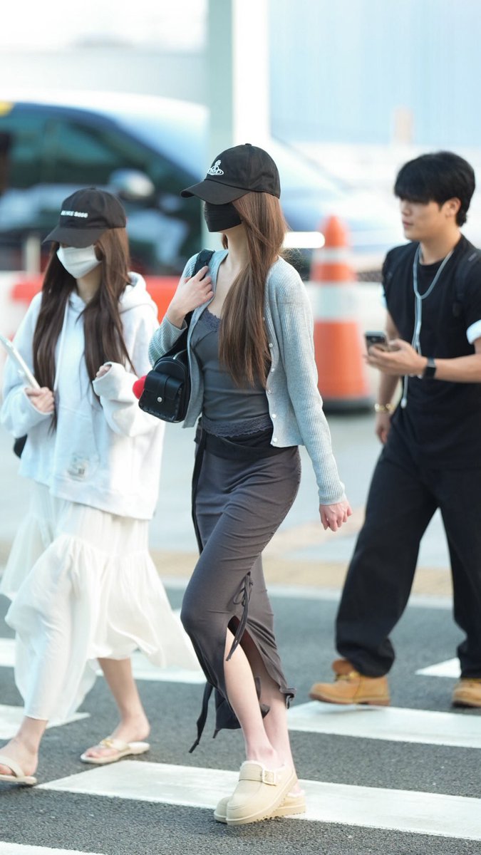 Ayano_WonYoung's tweet photo. 260903 인천공항

이제 두곳남았다. 녕이팅~👊

#원영 #WONYOUNG #ウォニョン #장원영  #JANGWONYOUNG #갓기 #IZONE #IVE #아이즈원 #아이브 https://t.co/Mqnd0HMyuz