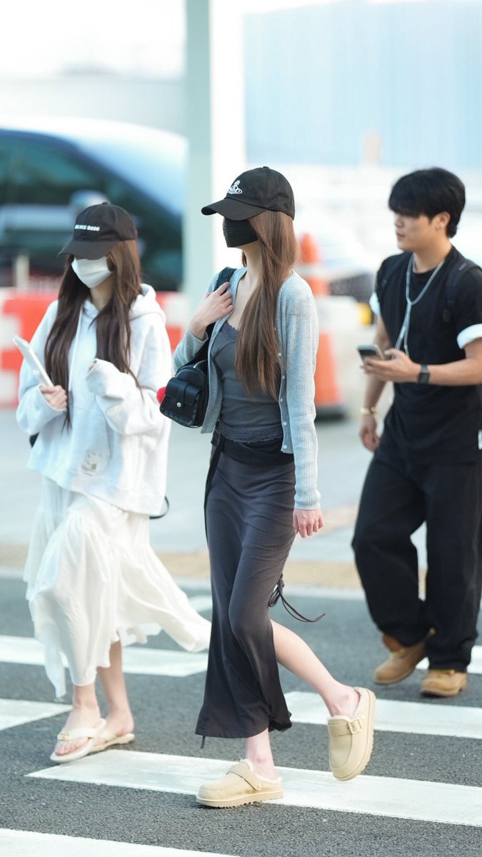 Ayano_WonYoung's tweet photo. 260903 인천공항

이제 두곳남았다. 녕이팅~👊

#원영 #WONYOUNG #ウォニョン #장원영  #JANGWONYOUNG #갓기 #IZONE #IVE #아이즈원 #아이브 https://t.co/Mqnd0HMyuz
