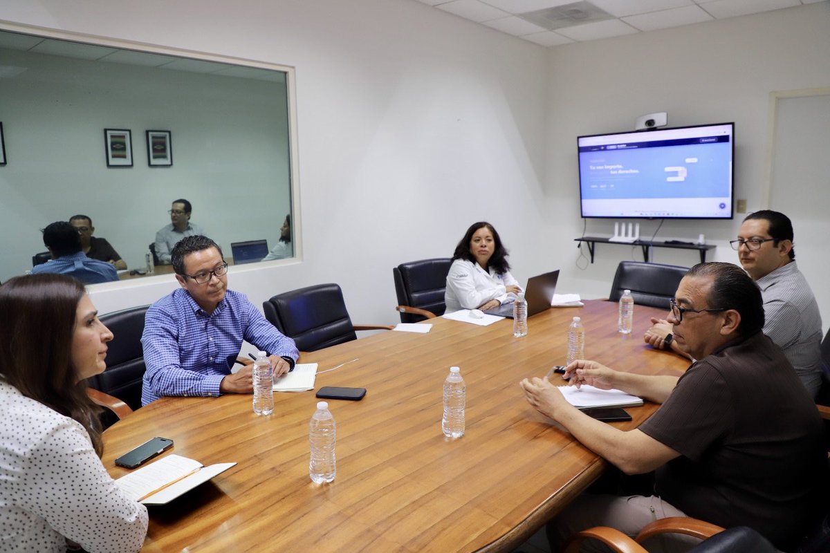 SEFIRC_COAH's tweet photo. La secretaria Marisol Martínez encabezó una reunión con el área de Innovación Gubernamental para evaluar los avances en la modernización de Quejanet Coahuila, con el objetivo de ofrecer a la ciudadanía una plataforma más ágil y accesible

#CoahuilaPaDelante
#APasosDeGigante https://t.co/WFZRPvGKfT