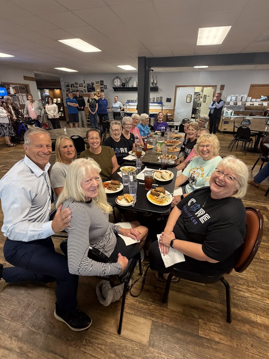 LeaderJohnThune's tweet photo. Enjoyed catching up with everyone at Rosalie’s in Sisseton. https://t.co/RadxLHAemA