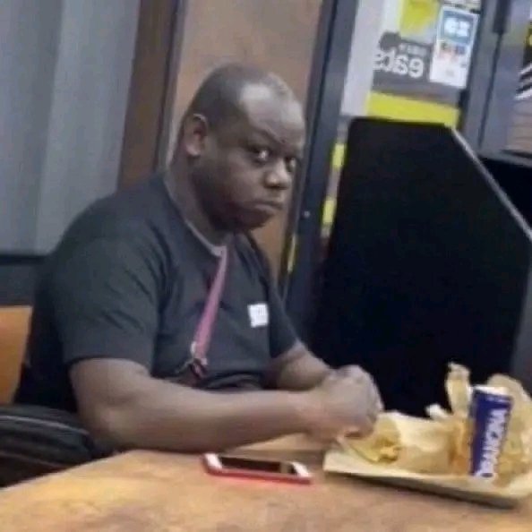 TheBallTalk7's tweet photo. Gabriel Jesus in the team dinner when he hear De Jong talking about how Barcelona owe him $21.5m salary 😭 https://t.co/Y5N5vGXtIl