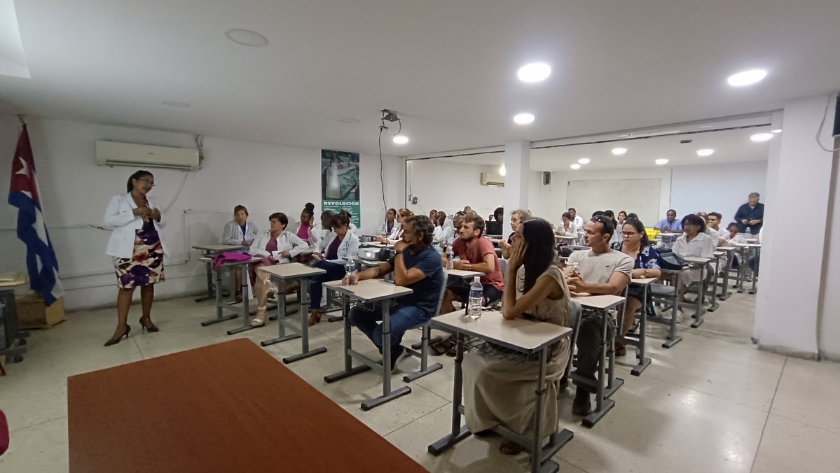 siempreconcuba's tweet photo. Los pacientes y médicos del Instituto de Nefrología "Joaquín Albarrán" agradecen profundamente a la ONG @openarms_es por la donación de insumos y materiales médicos. Esta solidaridad fortalece nuestro sistema de salud y beneficia directamente a pacientes y personal médico. https://t.co/uF5PcuWAYh