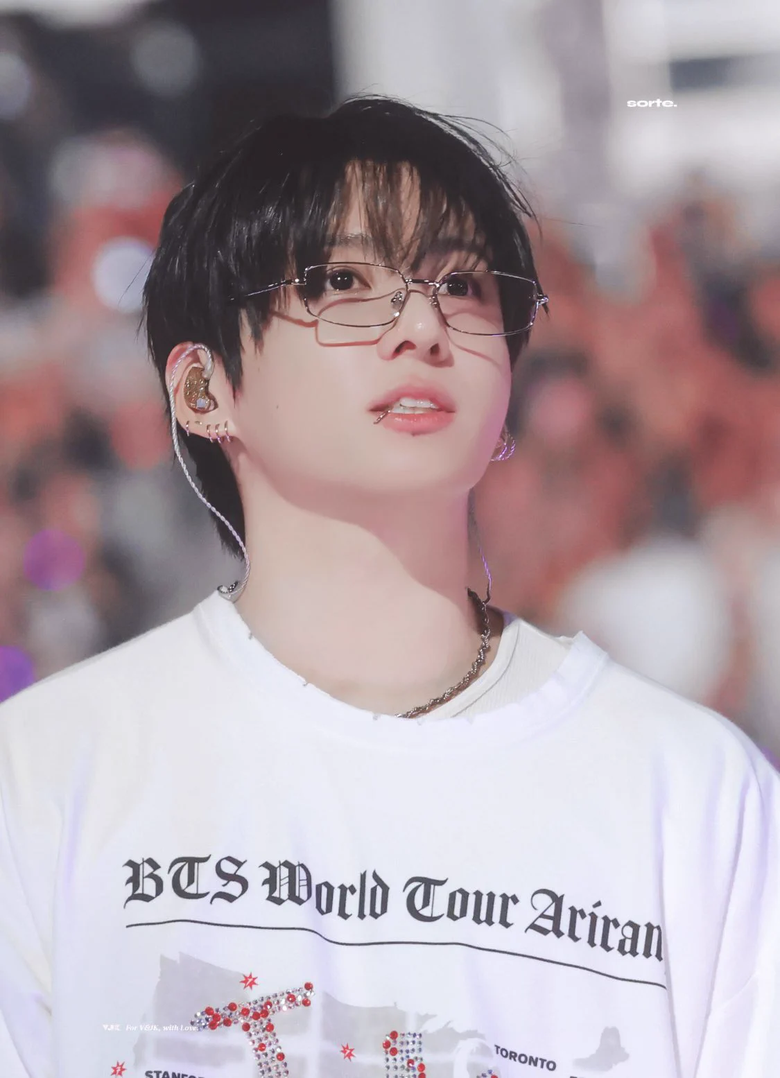 TAEKOOK JP auf X: „今日の大好きな一枚✨ジョングク🐰 メガネ姿の透明