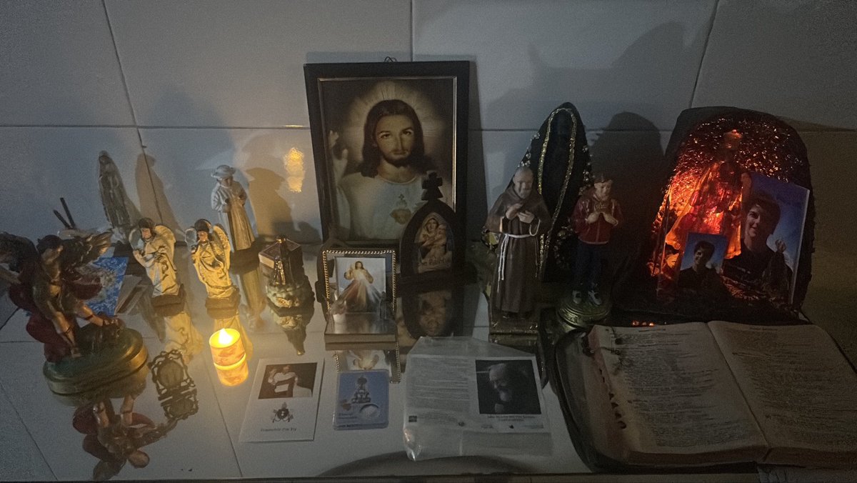 yykenn's tweet photo. Meu oratório está parecido com o das senhorinhas católicas.
🤭❤️ https://t.co/EUsIoYqDcy