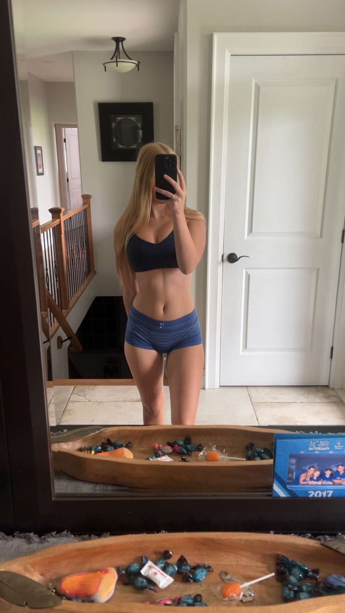 payxlily's tweet photo. rate me 1-10 https://t.co/ZxkojK0vJA