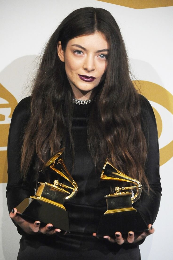 lanareycharts's tweet photo. 🚨 VOCÊ SABIA? Apesar de muitos Lanafãs desmerecem o álbum "Pure Heroine" de Lorde pra enaltecer o "Born To Die", apenas um deles tem 4 indicações e 2 vitórias no Grammys. https://t.co/73kRIPIYEK