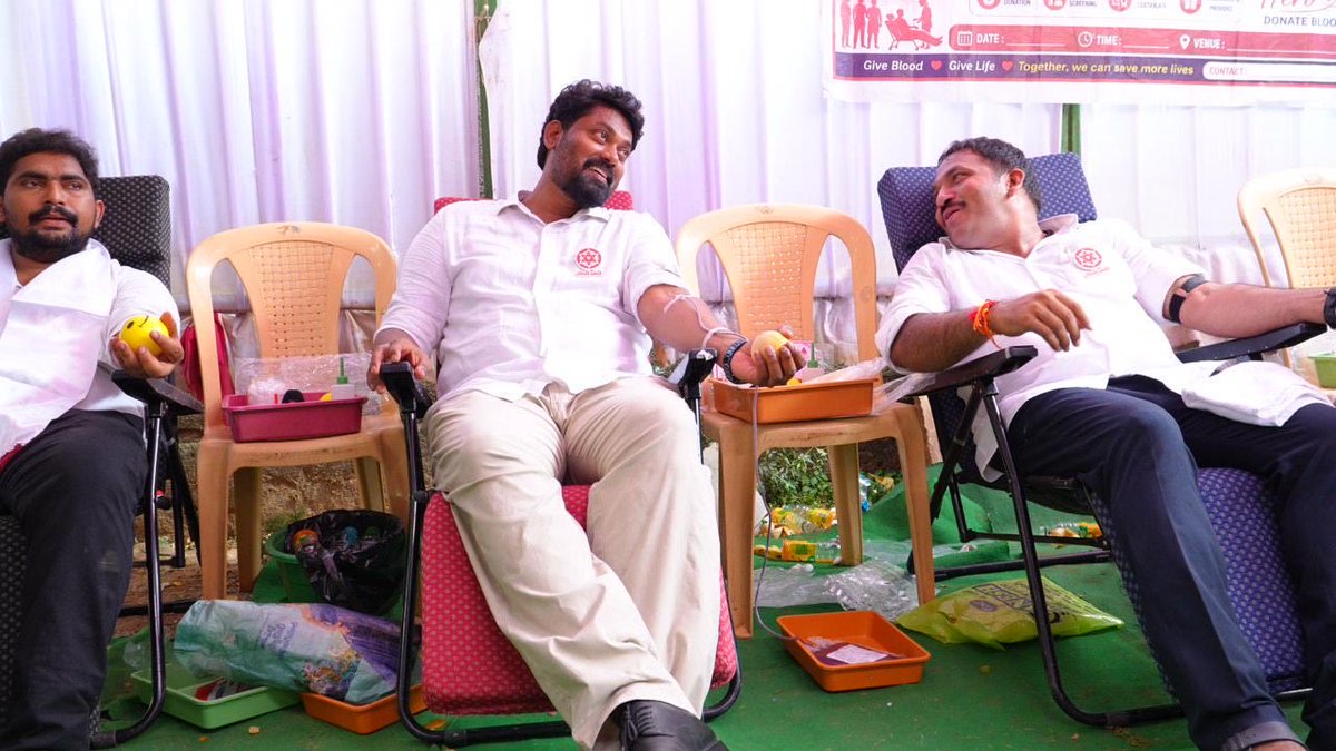 BhaskarYanamala's tweet photo. రైల్వే కోడూరు లో @BhaskarYanamala గారు ముఖ్య అతిథిగా , జనసేన నాయకులు, జన సైనికుల  ఆధ్యర్యంలో అంగరంగ వైభవంగా ఆంధ్ర ప్రదేశ్ ఉప ముఖ్యమంత్రి మన అందరి అభిమాన నాయకుడు జన సేనాని @PawanKalyan గారి జన్మదిన వేడుకలు* https://t.co/Rm3KItvFHf