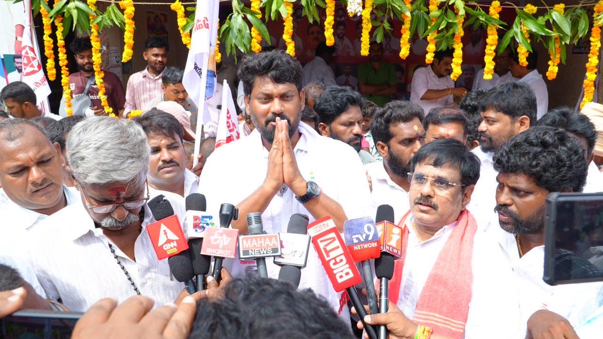 BhaskarYanamala's tweet photo. రైల్వే కోడూరు లో @BhaskarYanamala గారు ముఖ్య అతిథిగా , జనసేన నాయకులు, జన సైనికుల  ఆధ్యర్యంలో అంగరంగ వైభవంగా ఆంధ్ర ప్రదేశ్ ఉప ముఖ్యమంత్రి మన అందరి అభిమాన నాయకుడు జన సేనాని @PawanKalyan గారి జన్మదిన వేడుకలు* https://t.co/Rm3KItvFHf