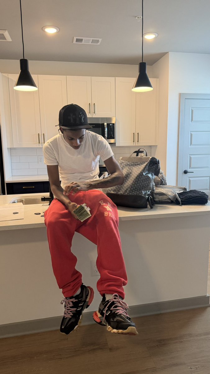 reemknocks's tweet photo. First Crib @ 19, more beginnings #RNG4L https://t.co/FVhW4PRg2j