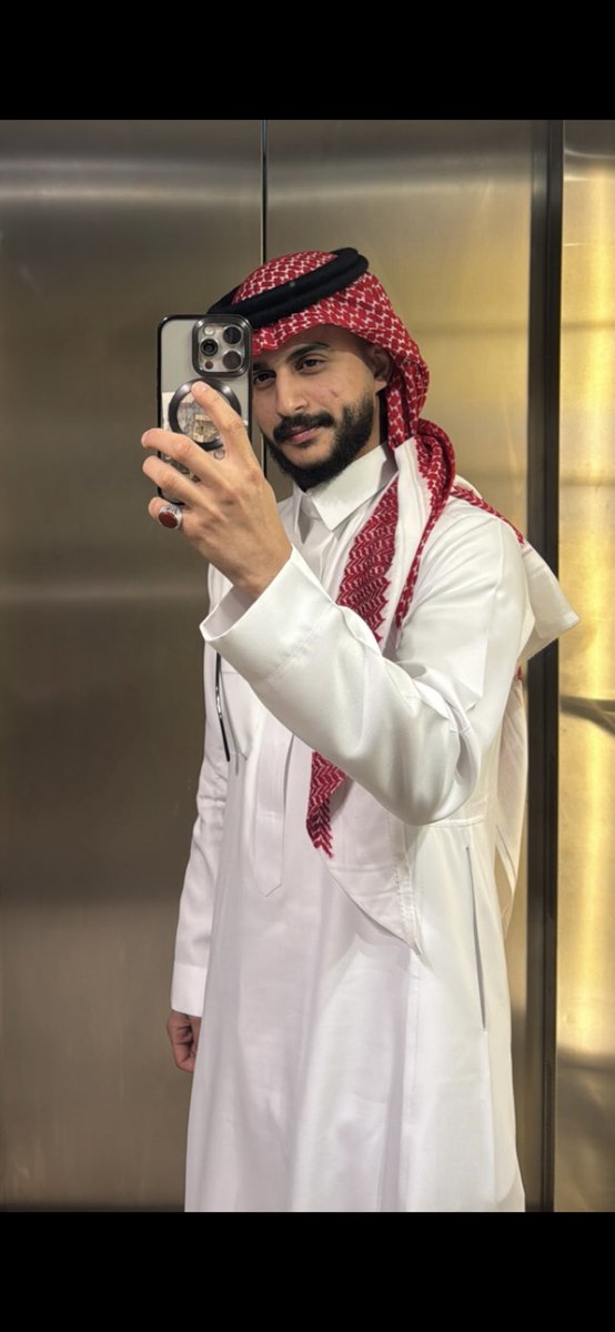 _80_00's tweet photo. اروح اشتري ب ٥٠٠ وفي النهايه لابس ثوب ، الله يعز زهران 🫡🫡🫡. https://t.co/VetE6iPbAS