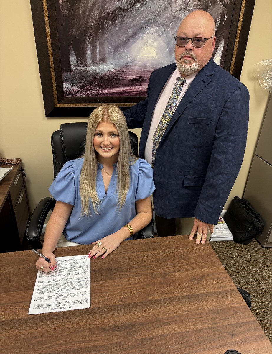 GrayAgenciesLN's tweet photo. We’re already growing over here!

Help us congratulate Dawson George &amp; Madison Stokes on their promotion to Supervising Agent!🌎 https://t.co/fCudl83UnY