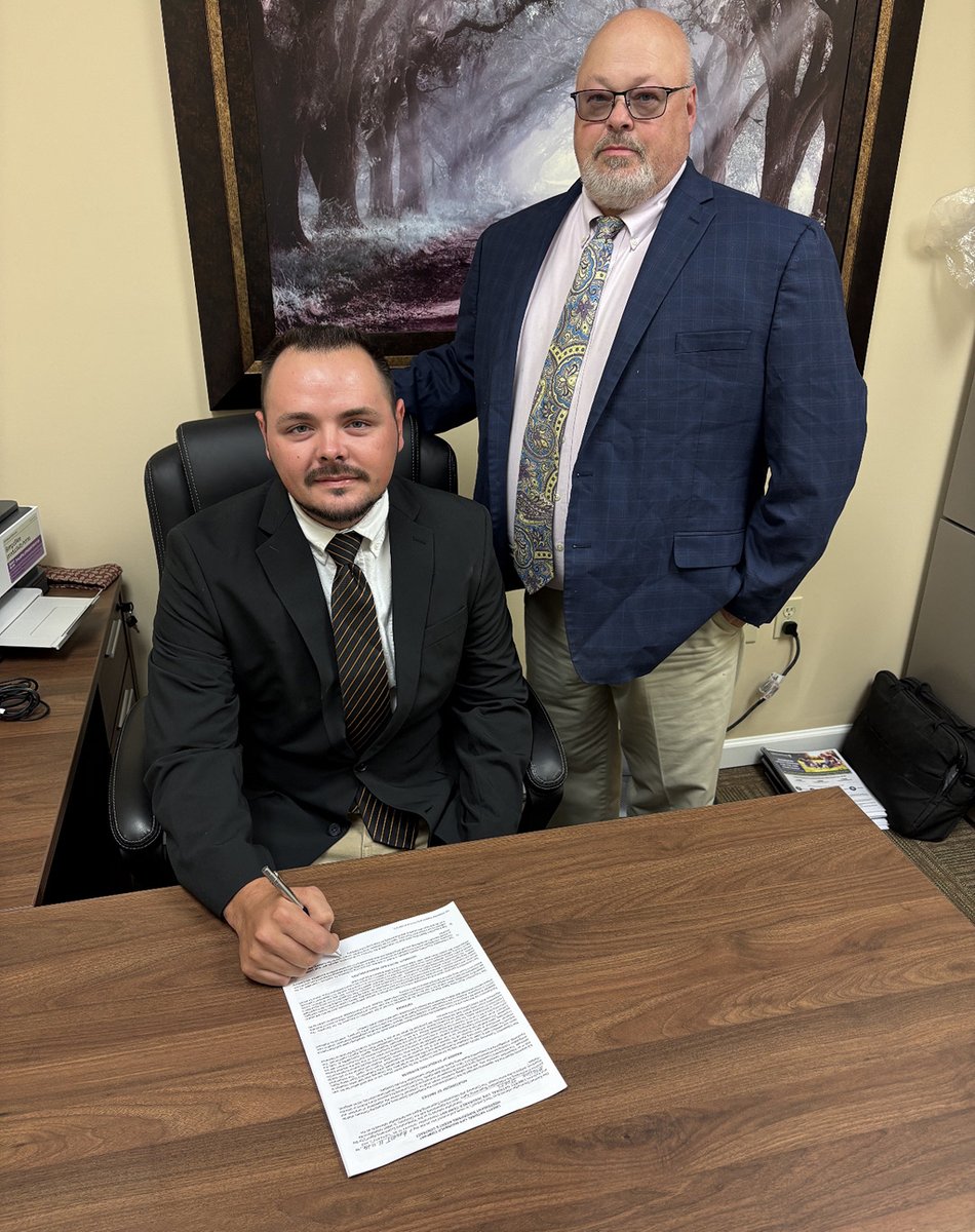 GrayAgenciesLN's tweet photo. We’re already growing over here!

Help us congratulate Dawson George &amp; Madison Stokes on their promotion to Supervising Agent!🌎 https://t.co/fCudl83UnY