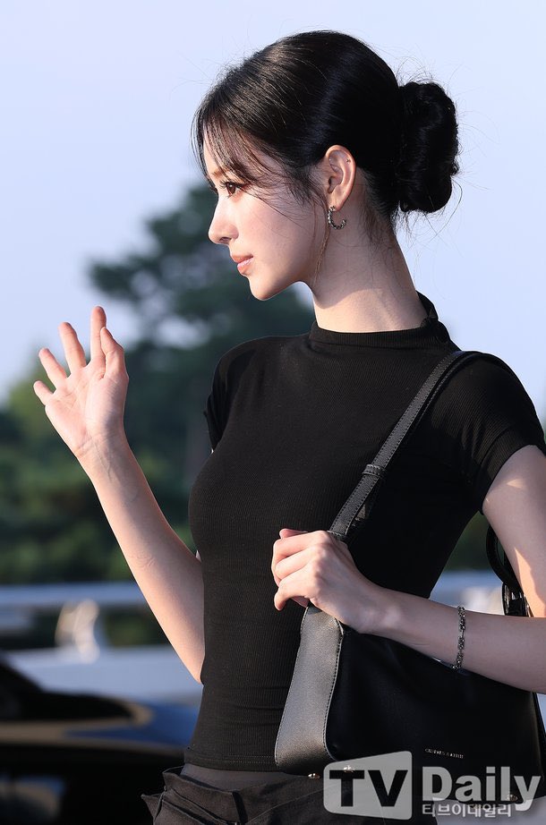 keitadj3's tweet photo. #MEOVV アンナ、日本へ出国🗼 https://t.co/KrYA8fiRyy